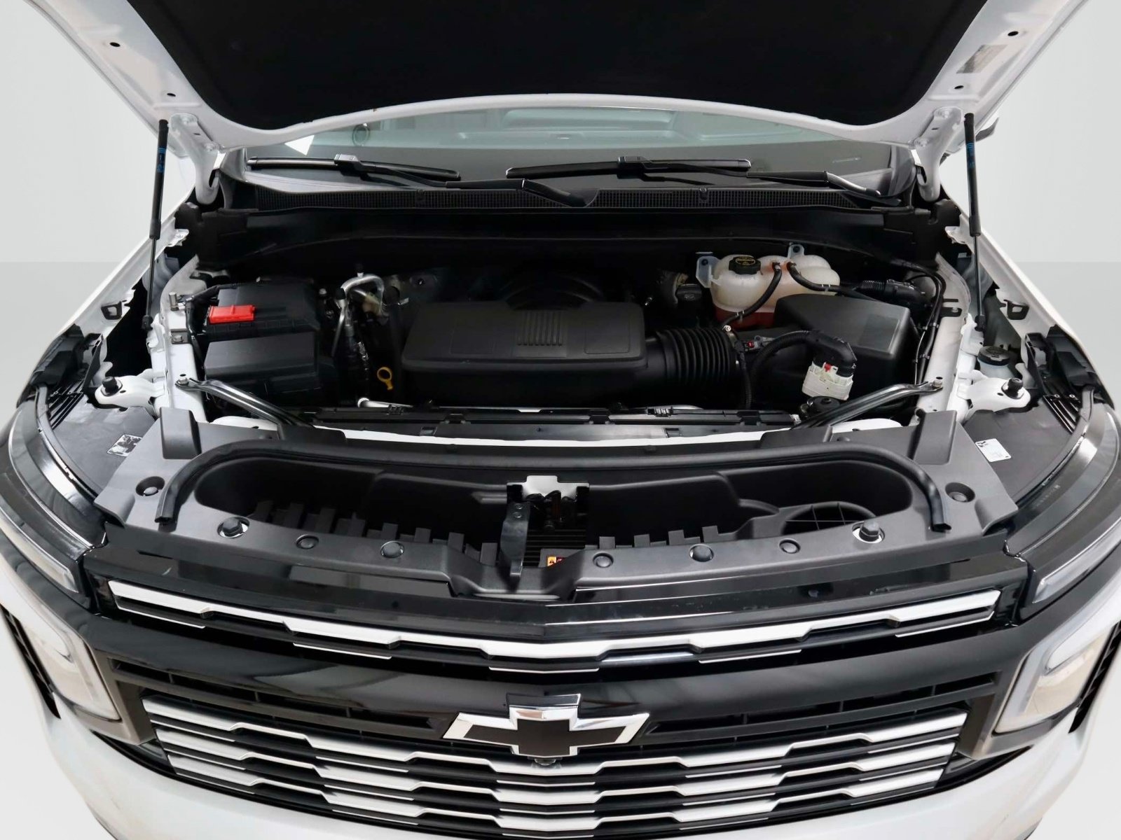 Used 2025 Chevrolet Tahoe High Country AWD/4WD image 9