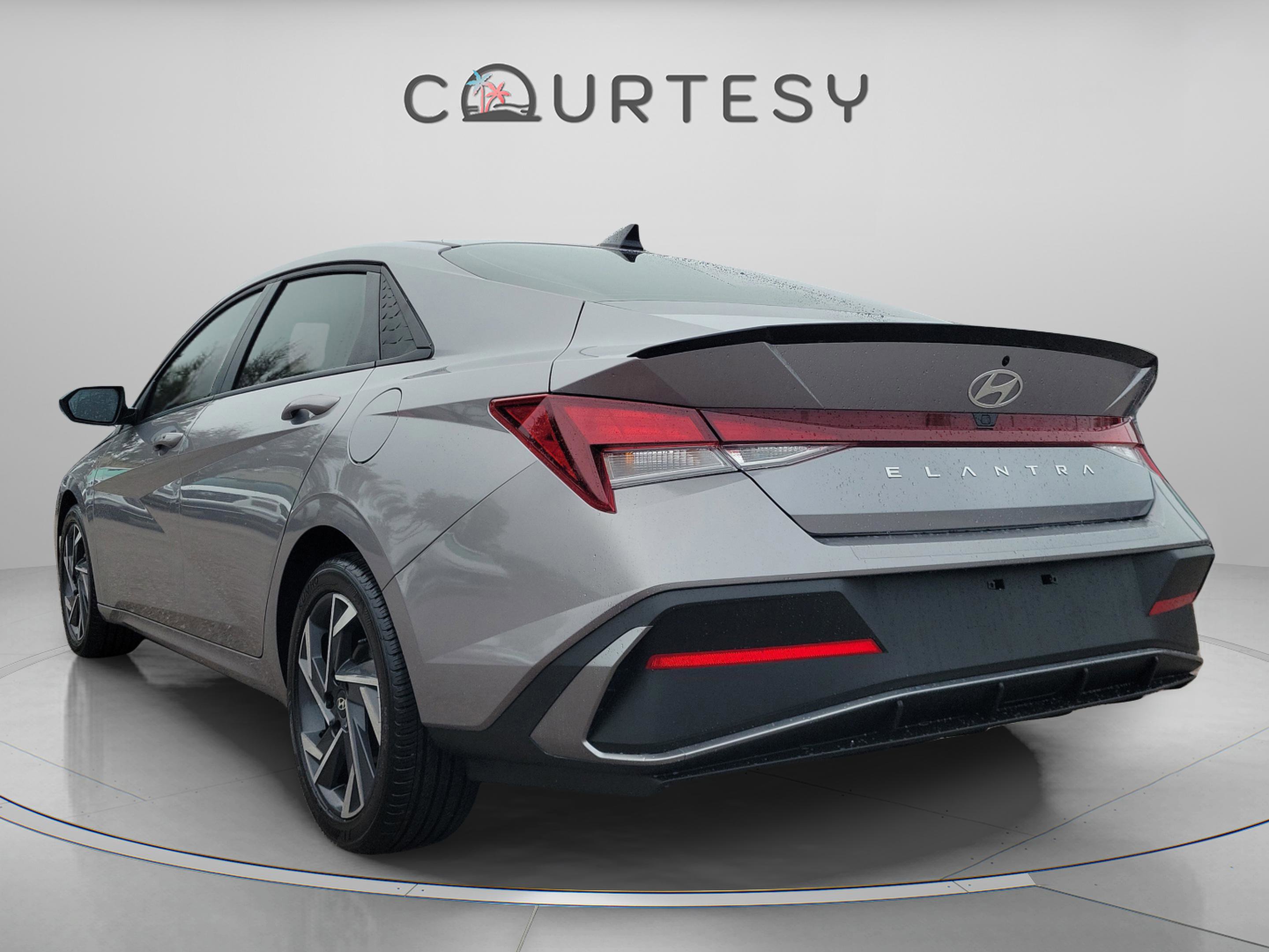 Certified 2025 Hyundai Elantra Sport image 3