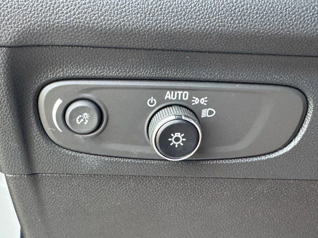 Used 2023 Buick Envision Essence w/ Sport Touring Package AWD/4WD image 34