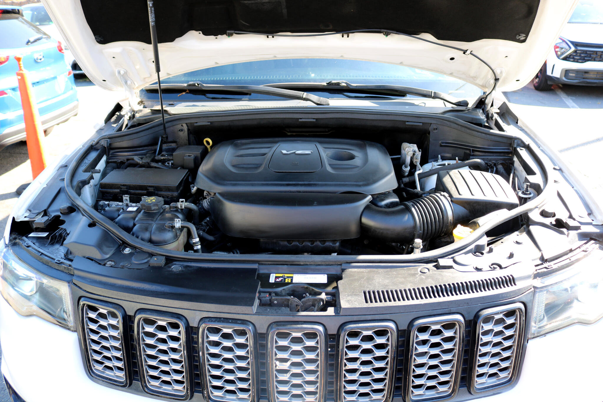 Used 2019 Jeep Grand Cherokee Altitude image 48