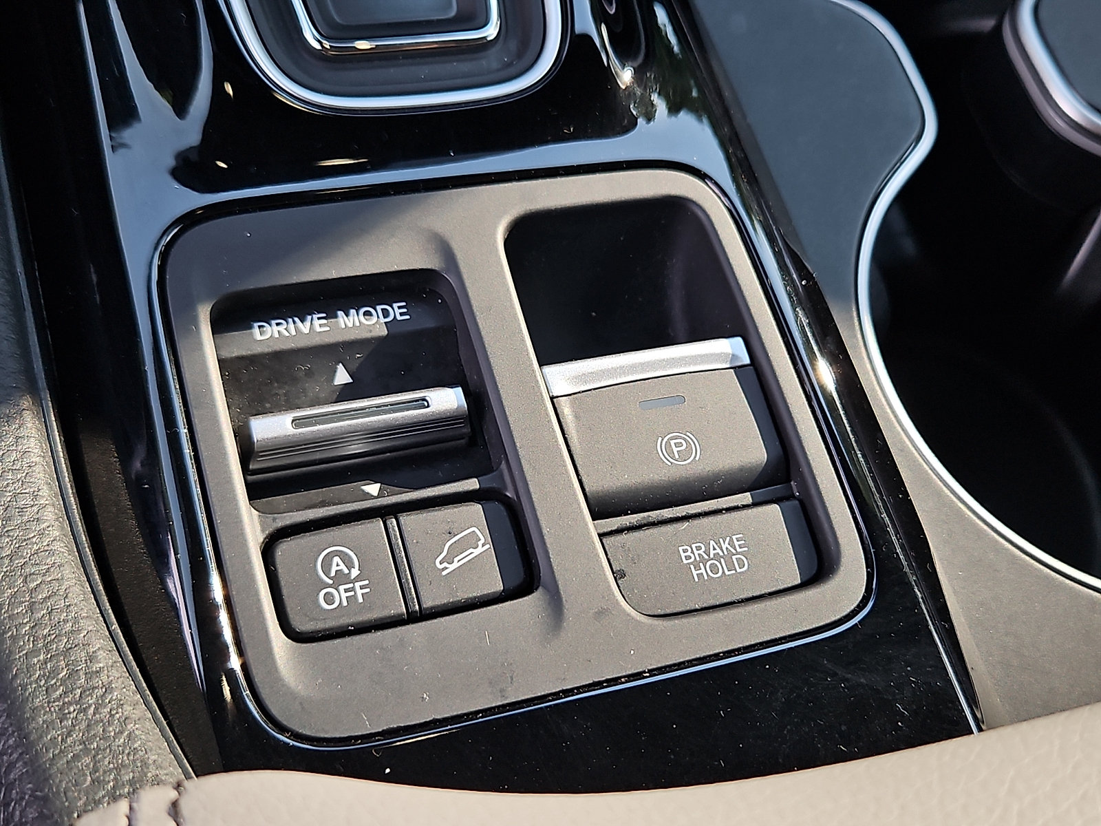 Certified 2024 Honda Pilot Touring image 17