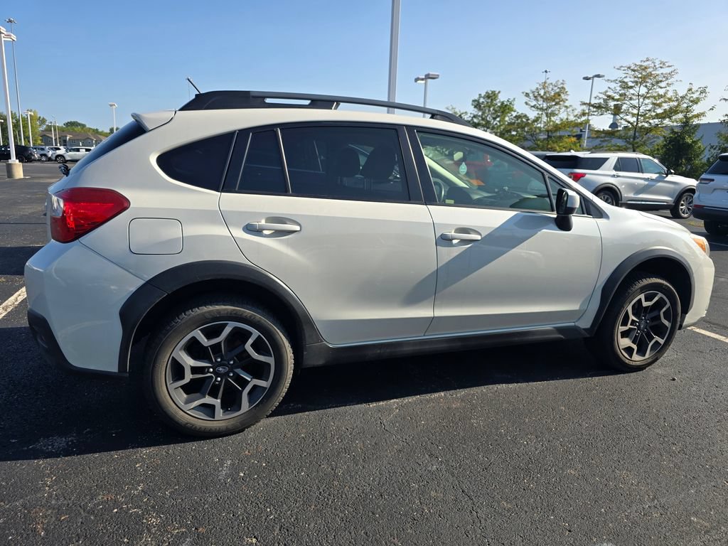 Used 2017 Subaru Crosstrek 2.0i Premium w/ Moonroof Package AWD/4WD image 8