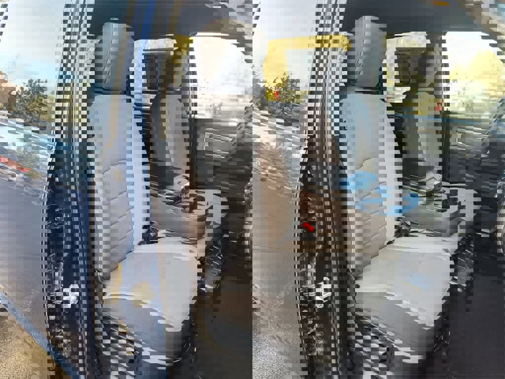 Used 2023 RAM 1500 Classic SLT image 23