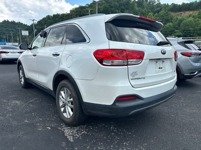 Used 2016 Kia Sorento FWD image 4