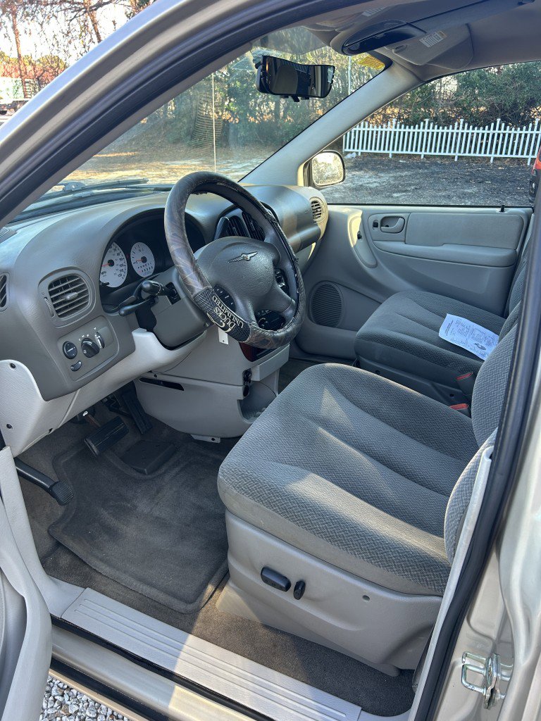 Used 2005 Chrysler Town & Country LX w/ Popular Equipment Group I image 14