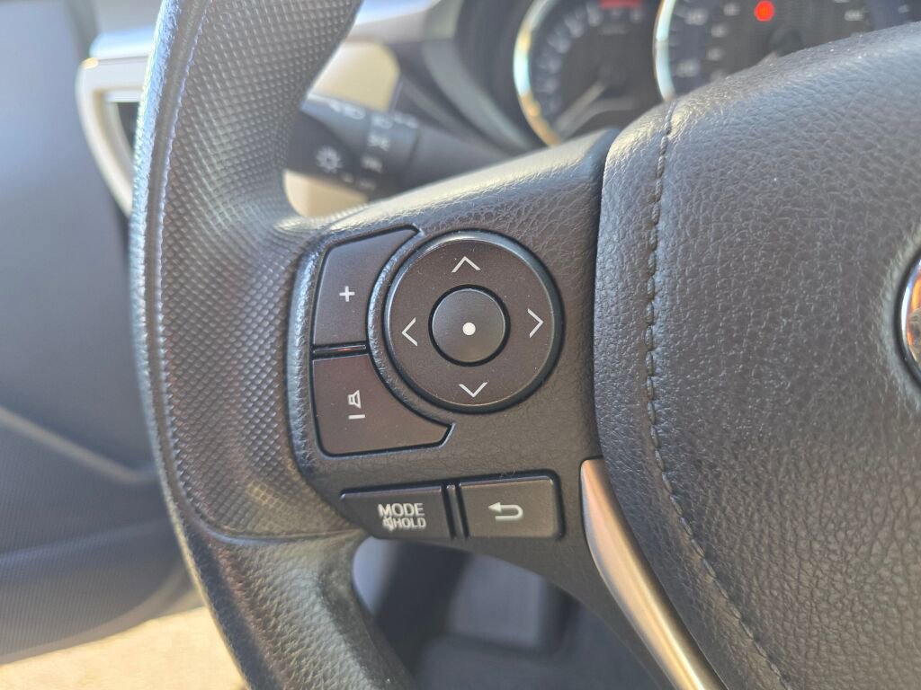 Used 2016 Toyota Corolla LE image 23