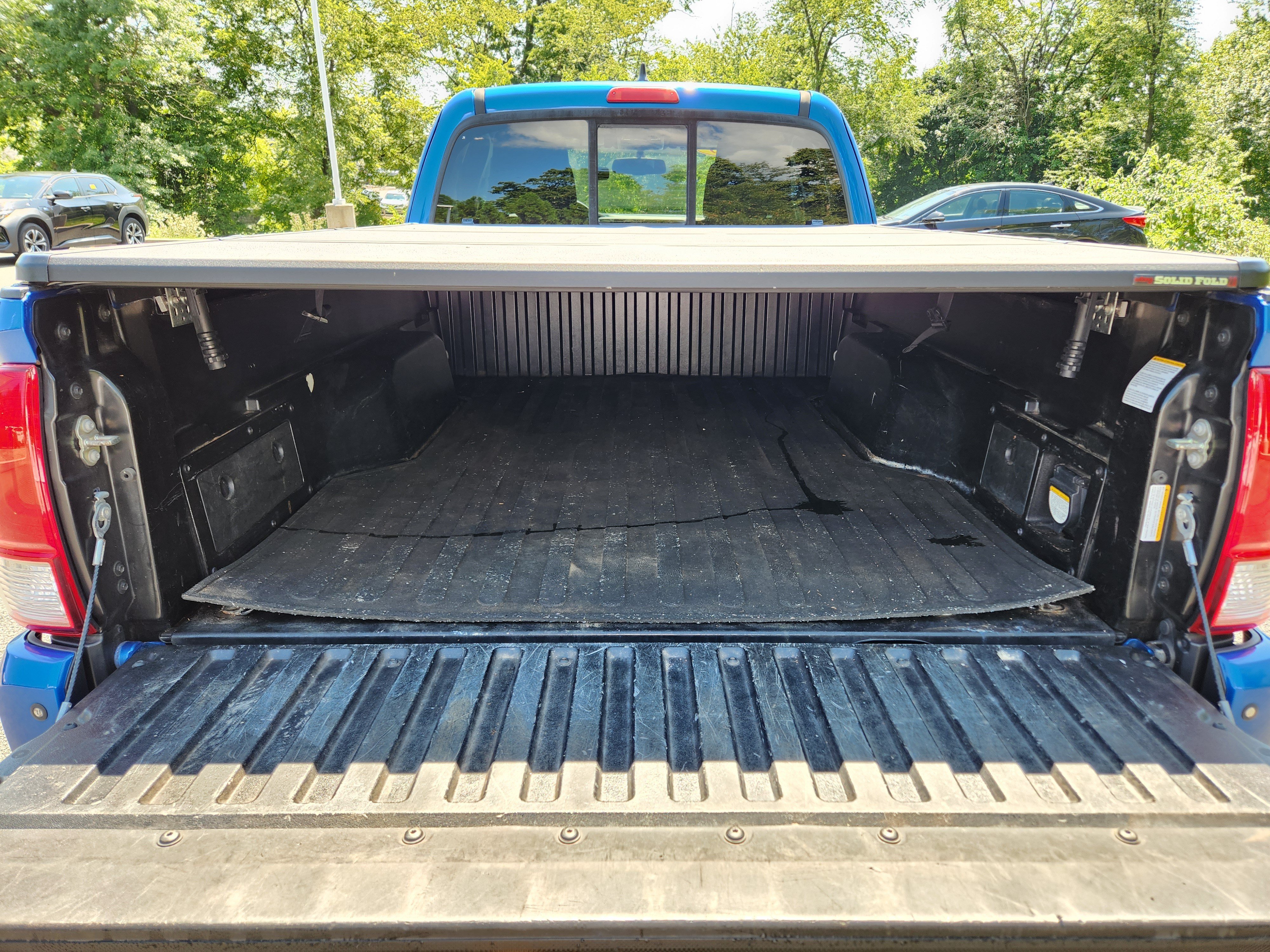 Used 2016 Toyota Tacoma TRD Off-Road w/ Premium & Technology Package AWD/4WD image 9