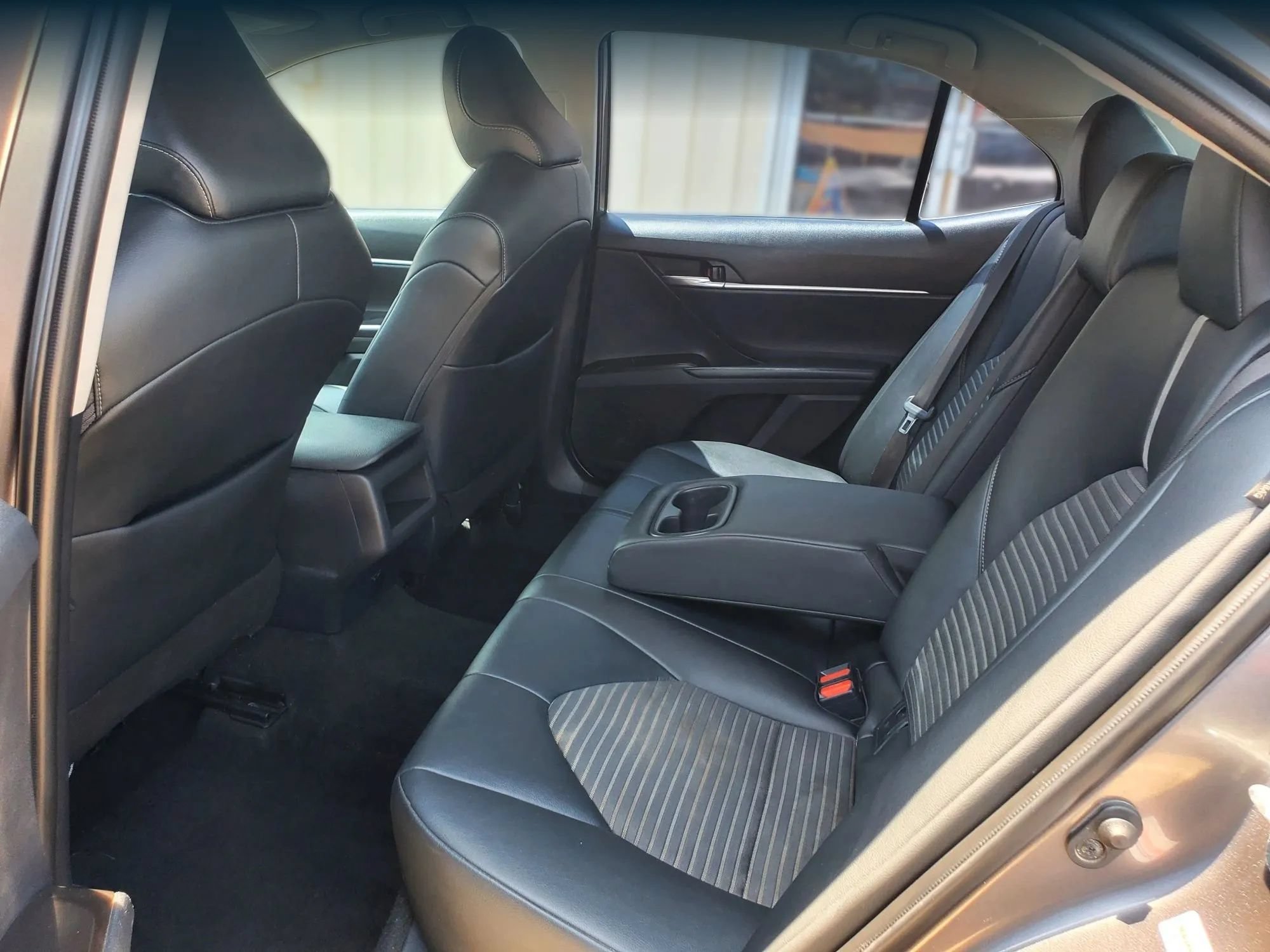 Used 2022 Toyota Camry SE FWD image 29