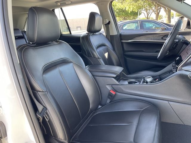 Used 2024 Jeep Grand Cherokee Limited w/ Black Appearance Package RWD image 27