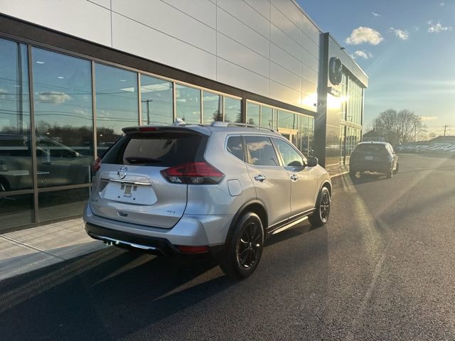 Used 2017 Nissan Rogue SV FWD image 3