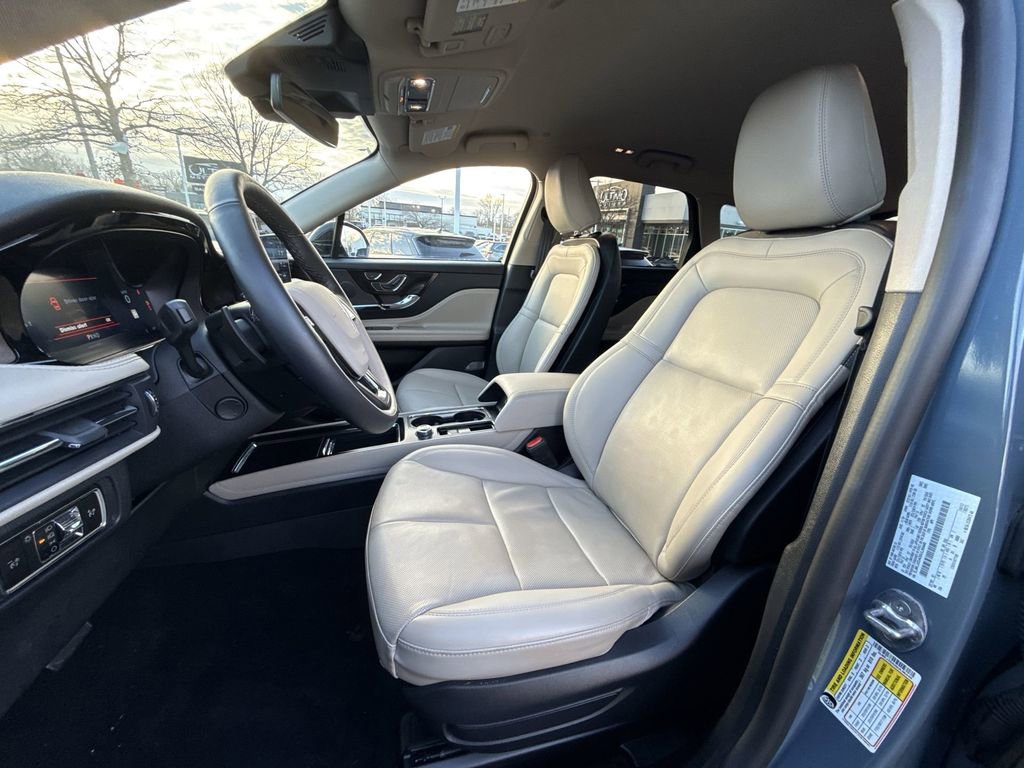 Used 2025 Lincoln Corsair Reserve image 13