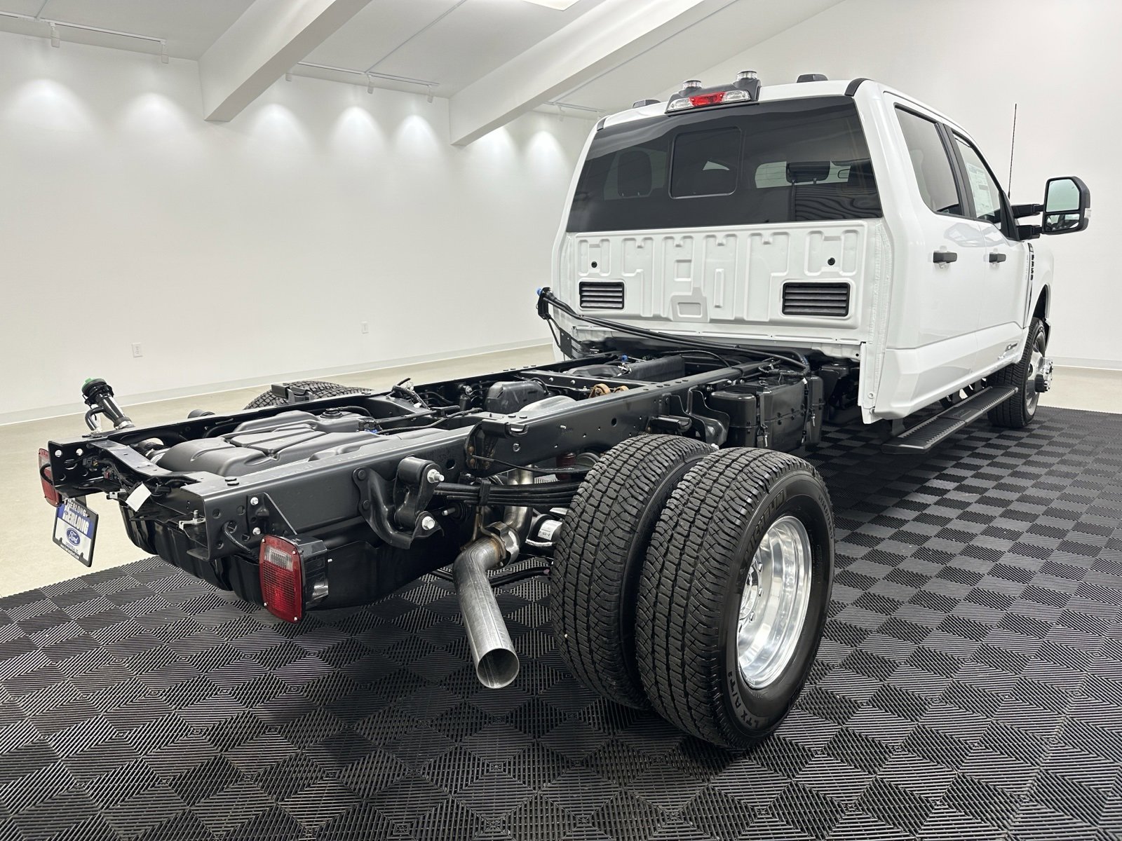 New 2025 Ford F350 XL w/ XL Chrome Package image 8