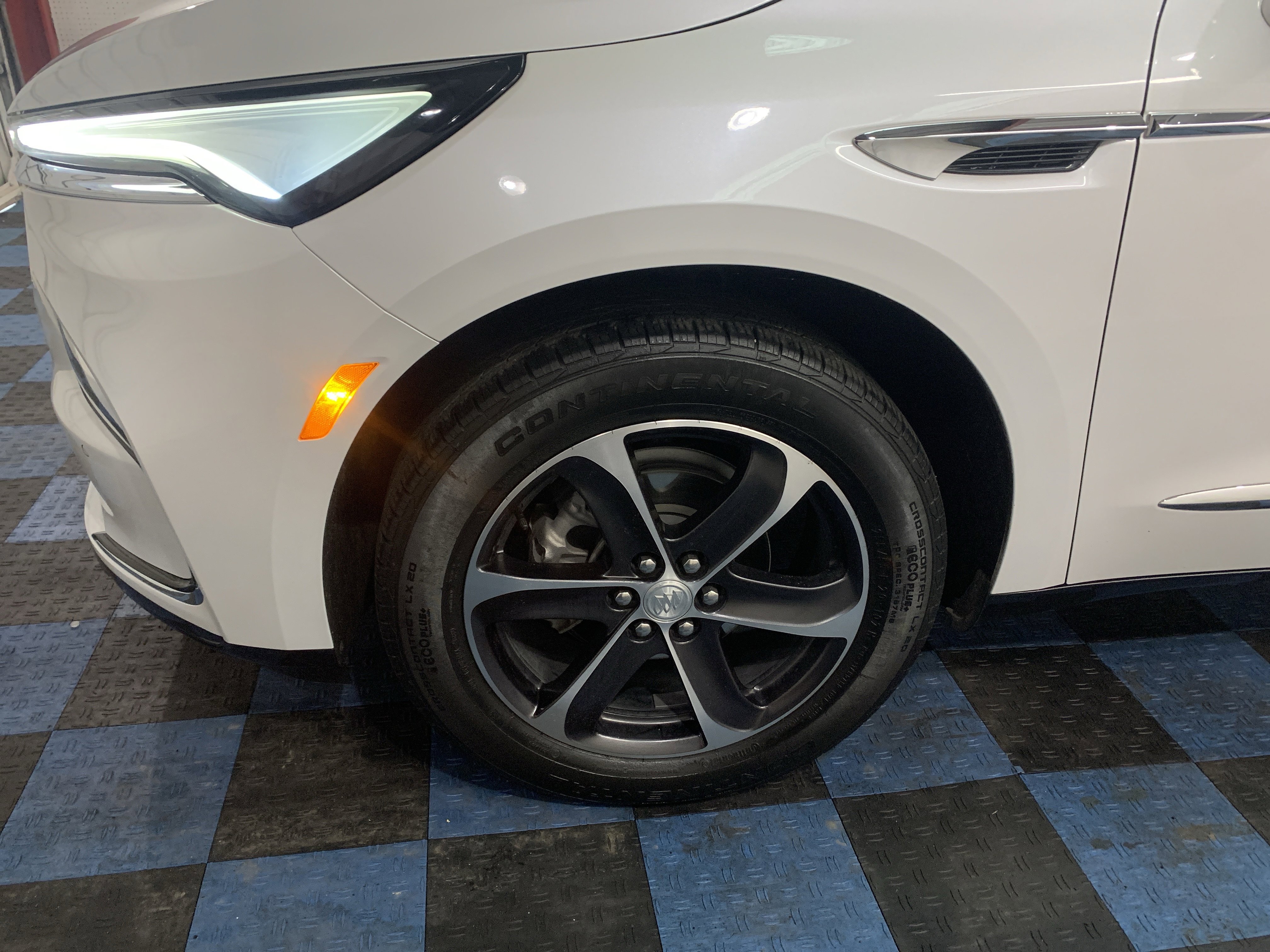 Used 2022 Buick Enclave Essence w/ Sport Touring Edition image 9