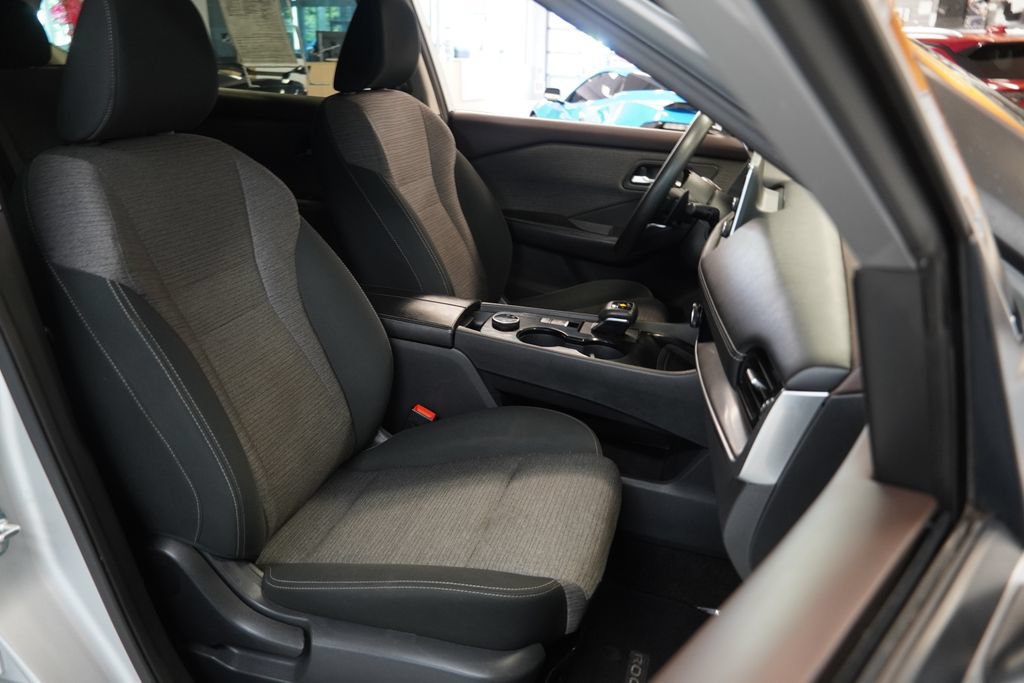 Used 2022 Nissan Rogue SV AWD/4WD image 33