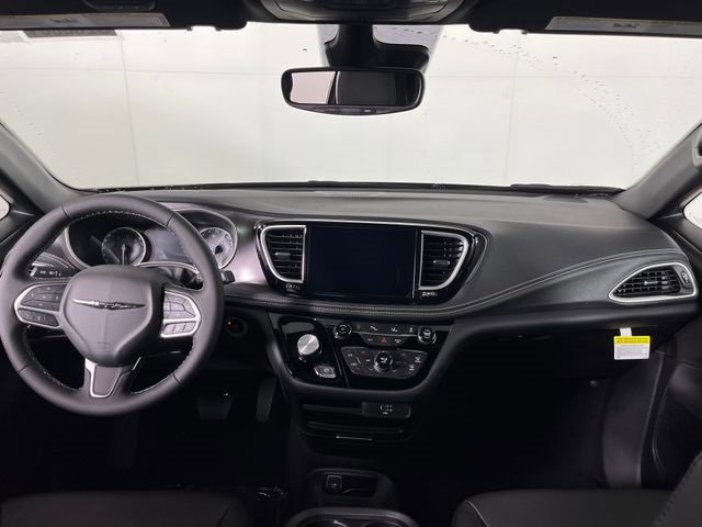 New 2026 Chrysler Pacifica Select image 9