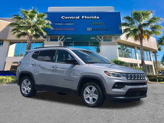 Used 2022 Jeep Compass Latitude FWD image 2