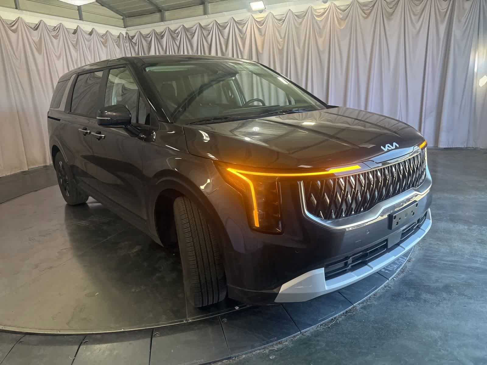 Used 2026 Kia Carnival LXS FWD image 3