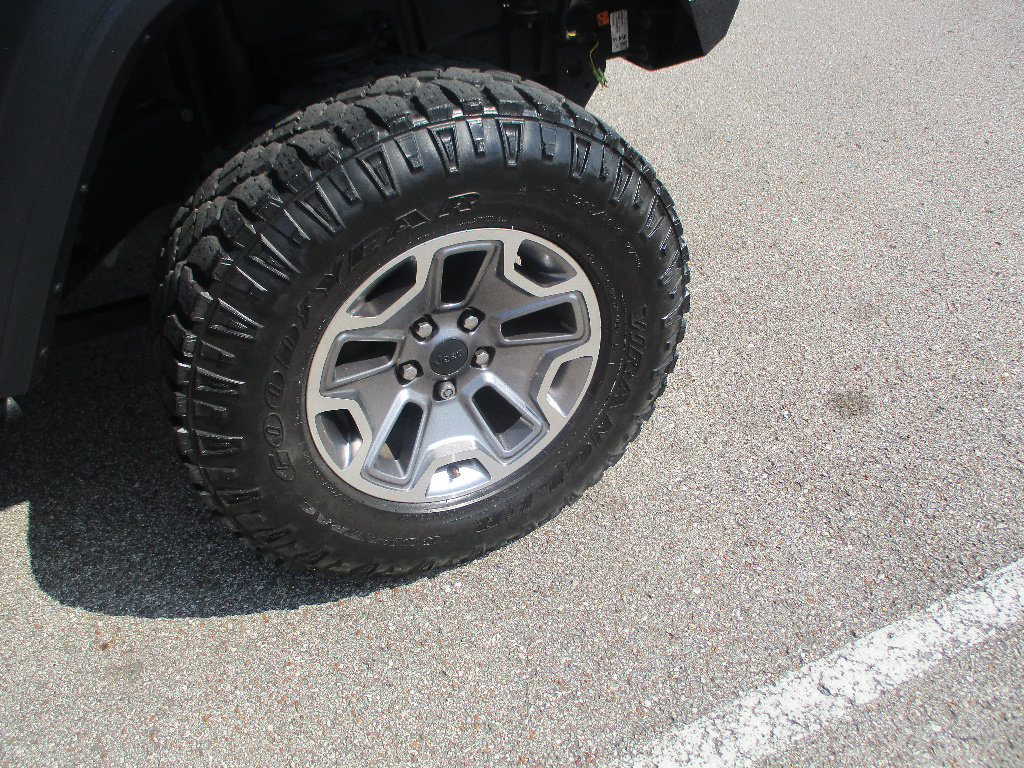 Used 2019 Jeep Wrangler Sport AWD/4WD image 18