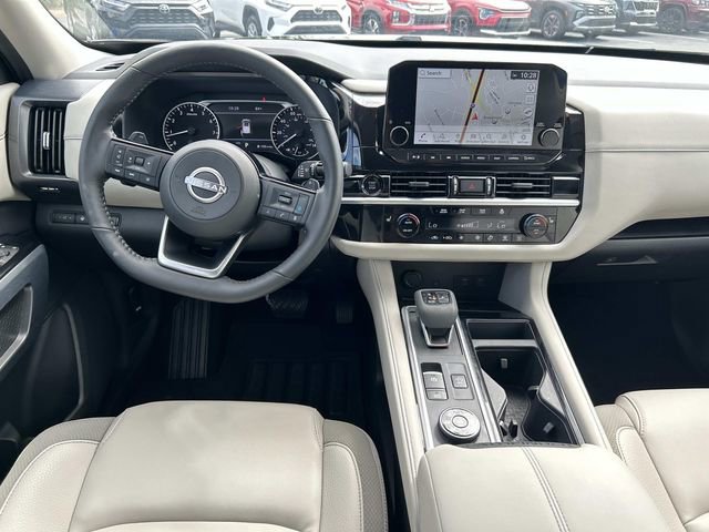Used 2025 Nissan Pathfinder SL AWD/4WD image 17