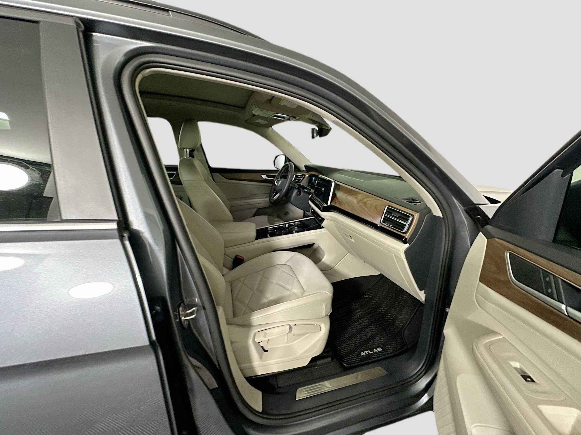 Used 2024 Volkswagen Atlas SE w/ Panoramic Sunroof Package FWD image 34