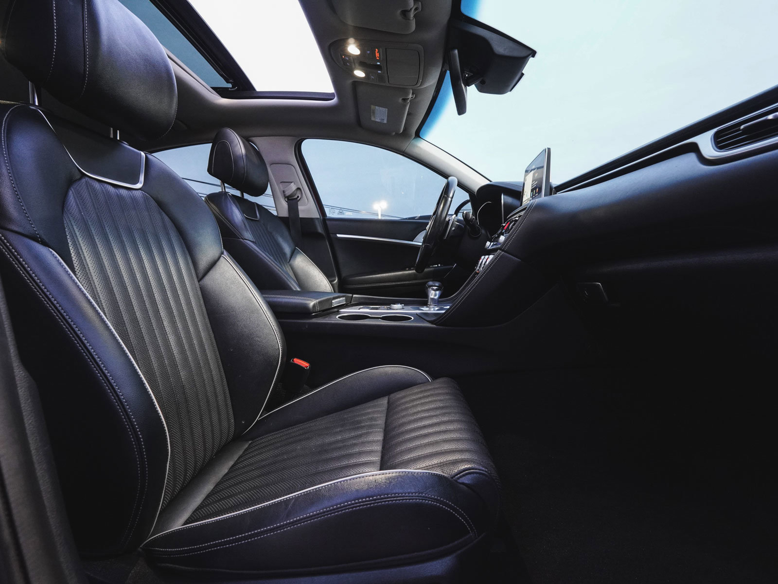 Used 2019 Genesis G70 2.0T Advanced w/ Elite Package image 38