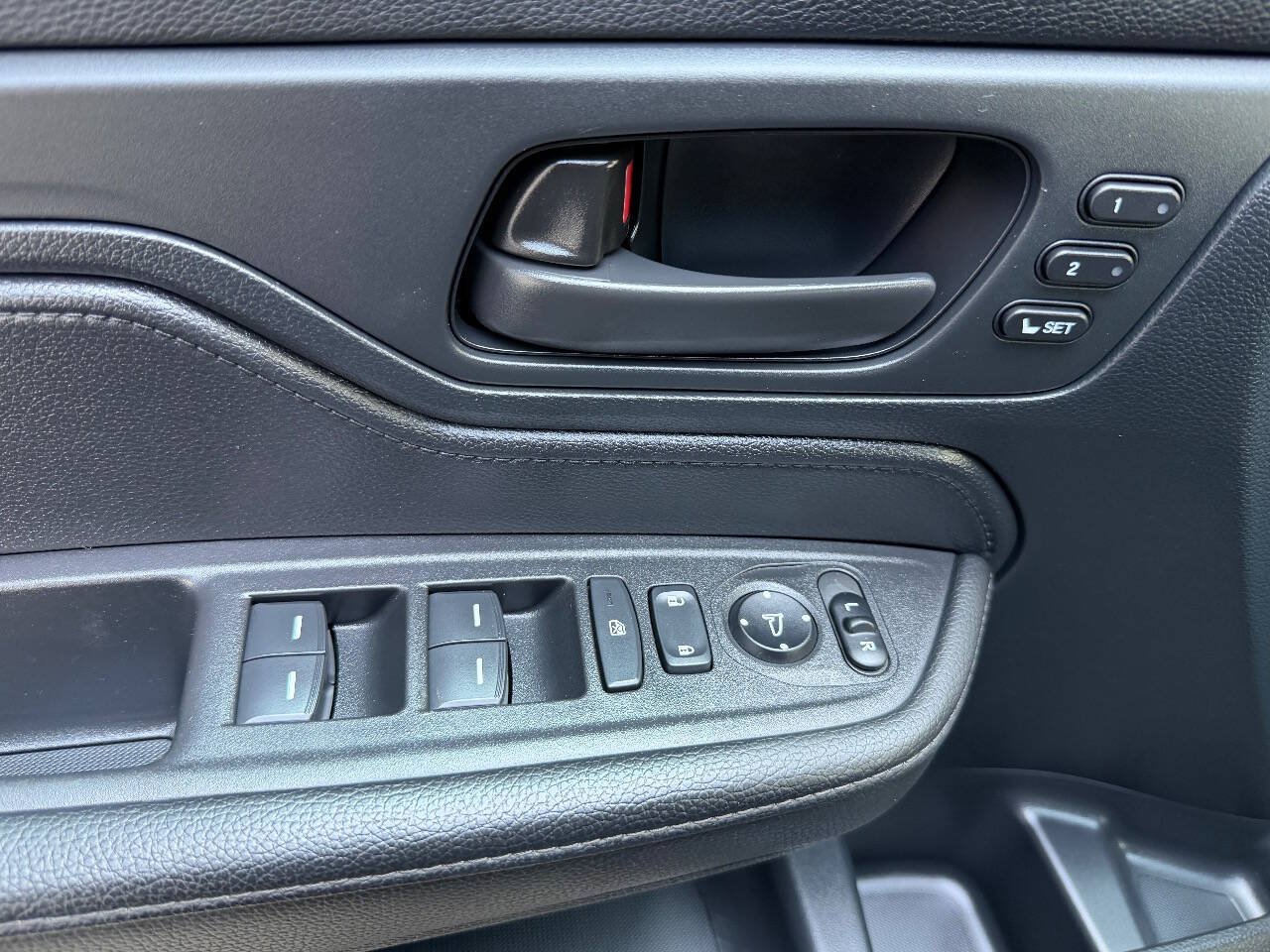 Used 2023 Honda Odyssey EX-L image 17