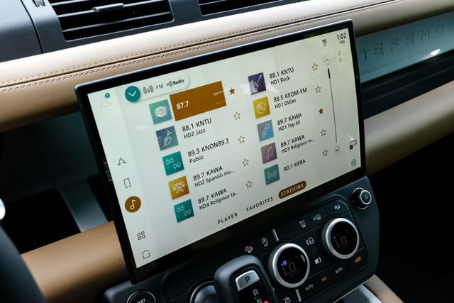 New 2026 Land Rover Defender 110 X-Dynamic SE AWD/4WD image 32