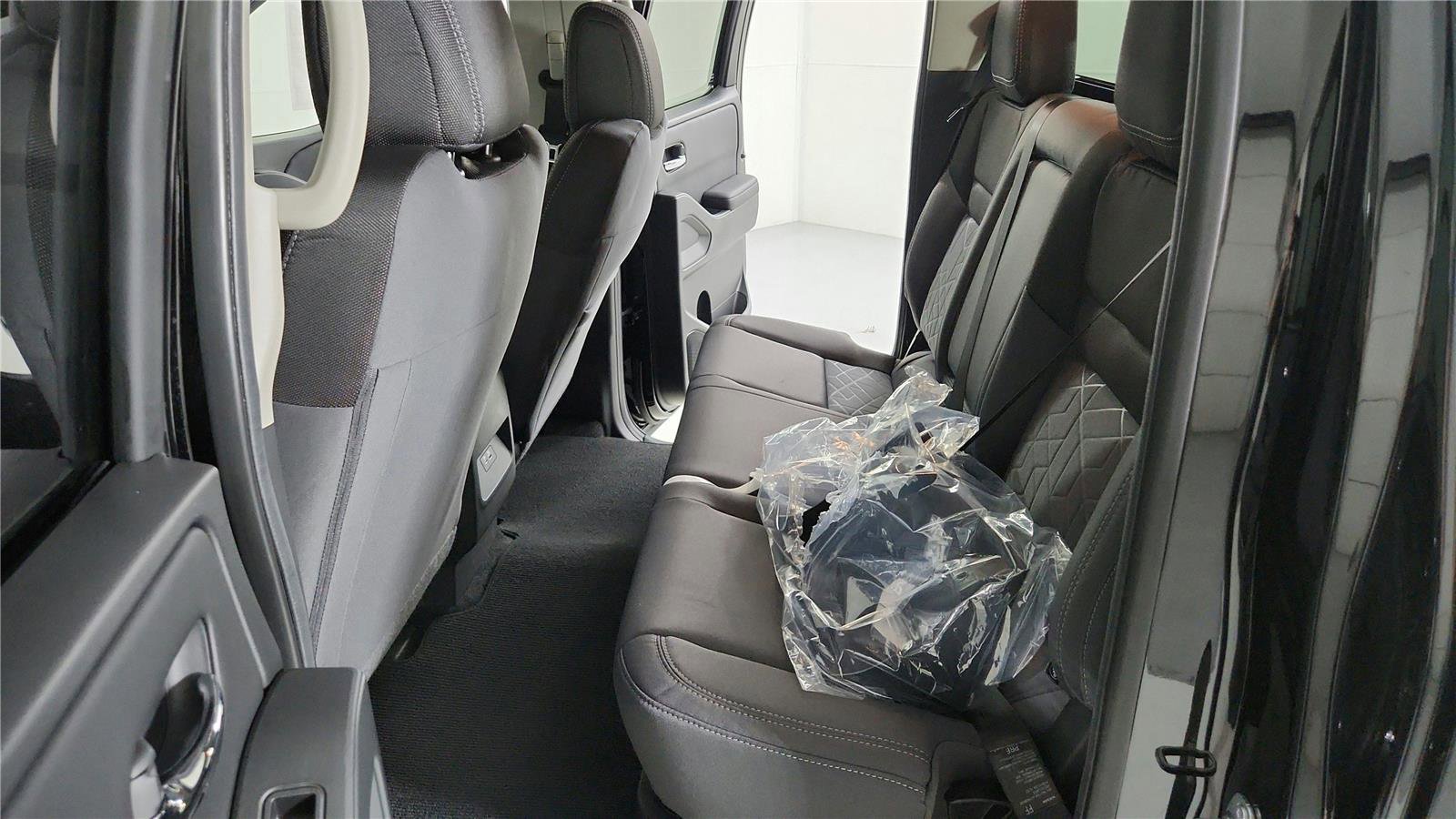 Certified 2025 Nissan Frontier SV image 19