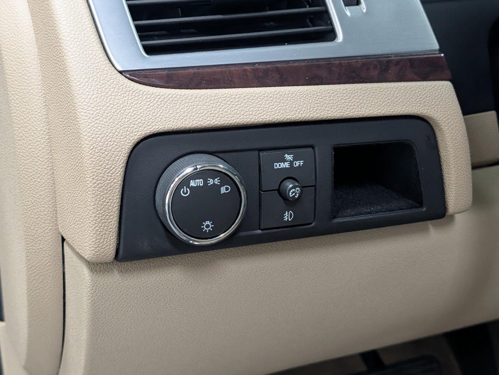 Used 2013 Cadillac Escalade Luxury AWD/4WD image 16