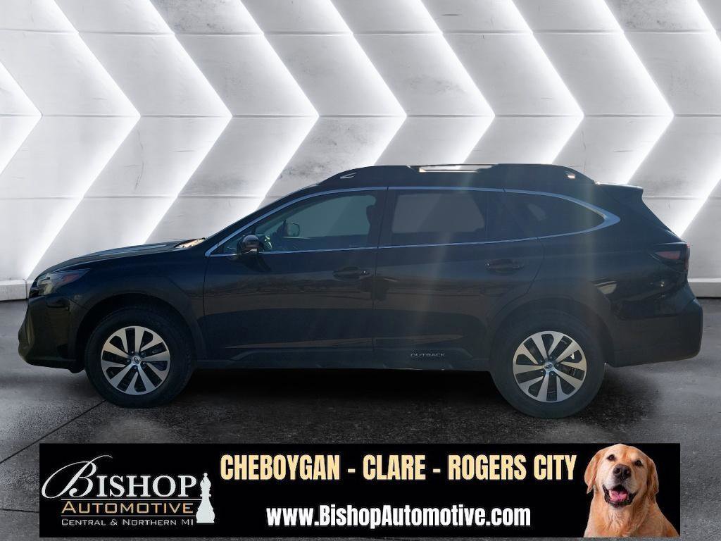 Used 2023 Subaru Outback Premium image 16