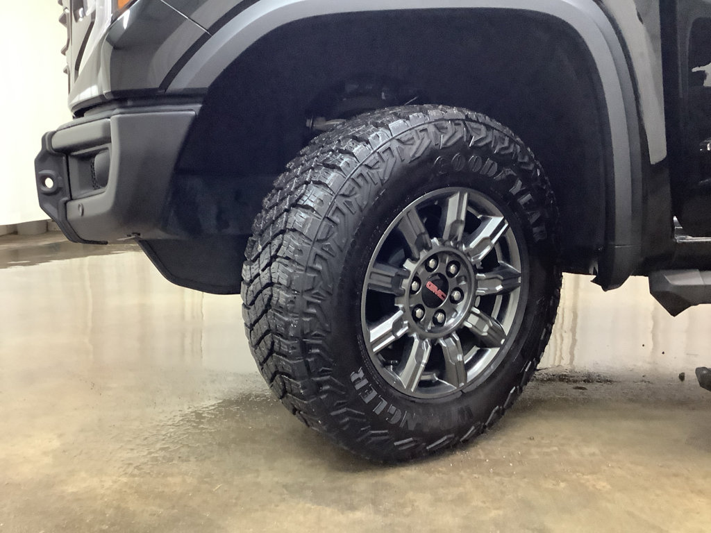 Used 2025 GMC Sierra 1500 AT4X image 31