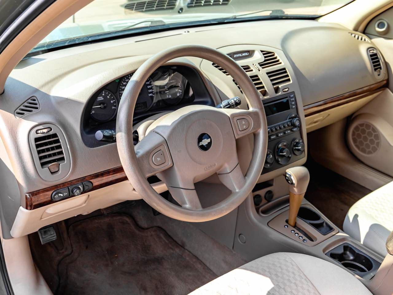 Used 2004 Chevrolet Malibu w/ Preferred Equipment Group FWD image 8