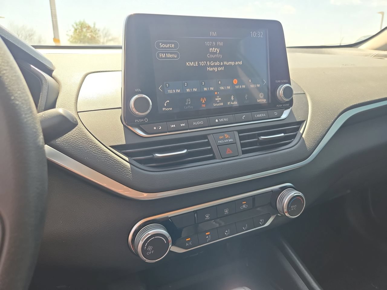 Used 2025 Nissan Altima 2.5 S FWD image 12