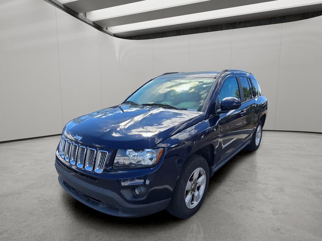 Used 2017 Jeep Compass Latitude FWD image 2