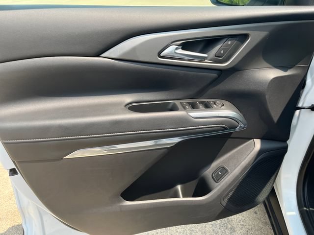 Used 2025 Chevrolet Traverse LT AWD/4WD image 12