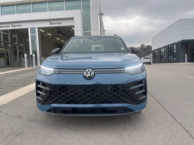New 2026 Volkswagen Tiguan SE R-Line FWD image 2