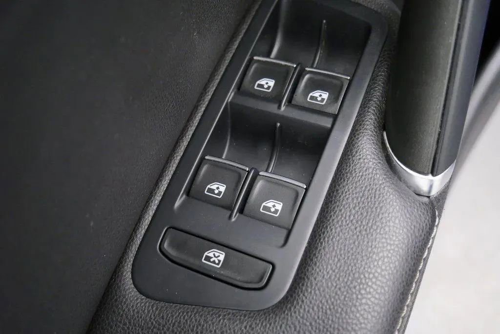 Used 2017 Volkswagen Golf R 4-Door AWD/4WD image 14