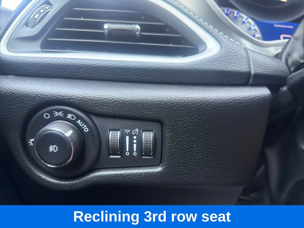 Used 2025 Chrysler Pacifica Select FWD image 19