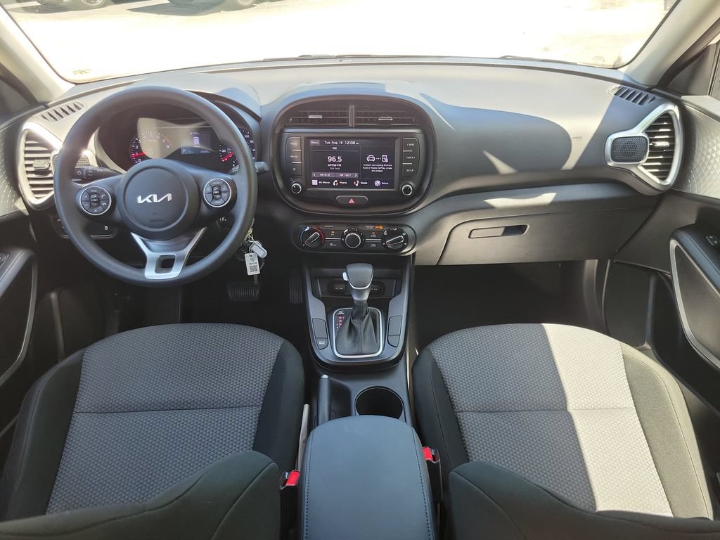 Certified 2022 Kia Soul LX FWD image 3