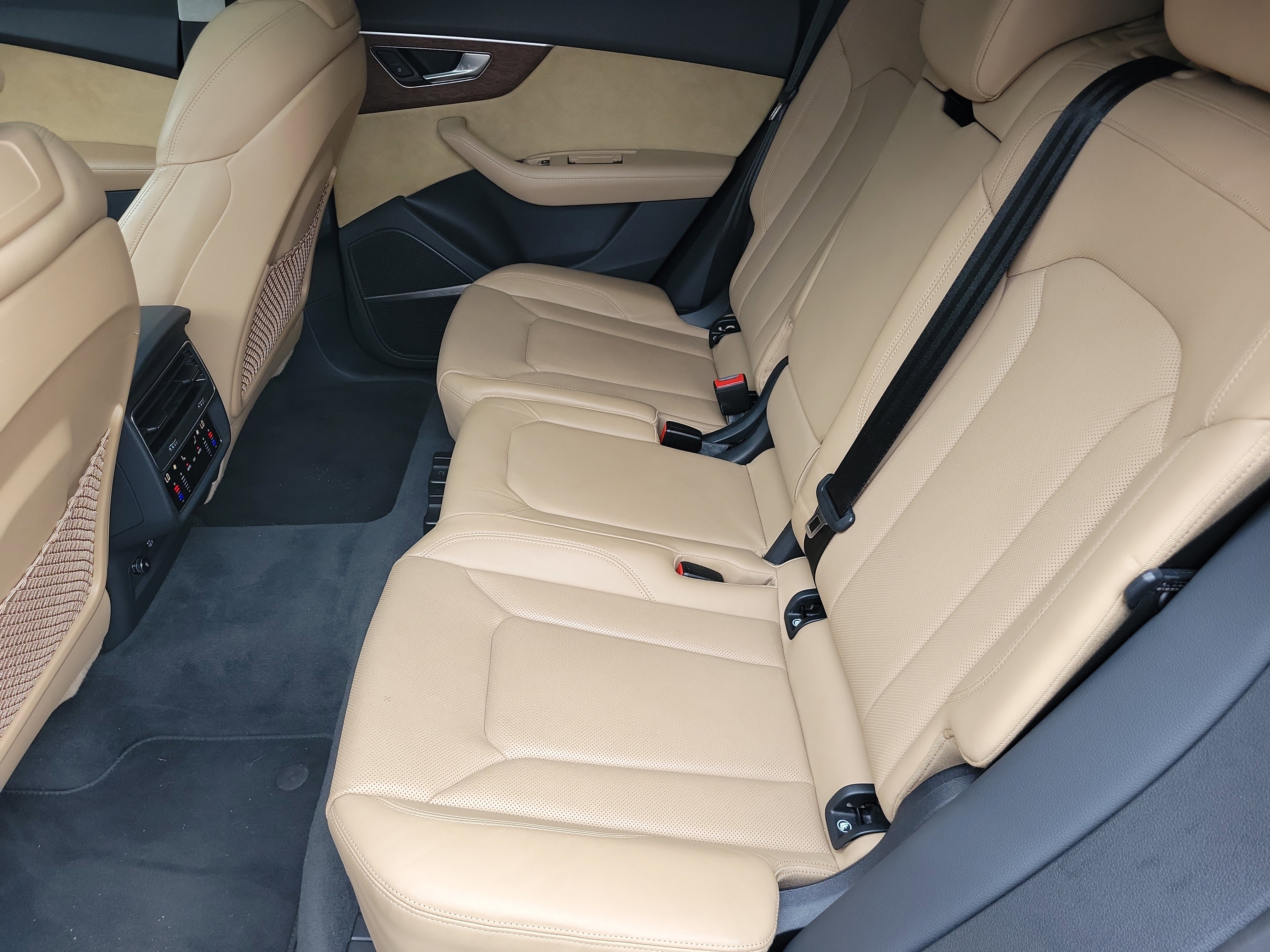 Used 2019 Audi Q8 Prestige w/ Luxury Package AWD/4WD image 12