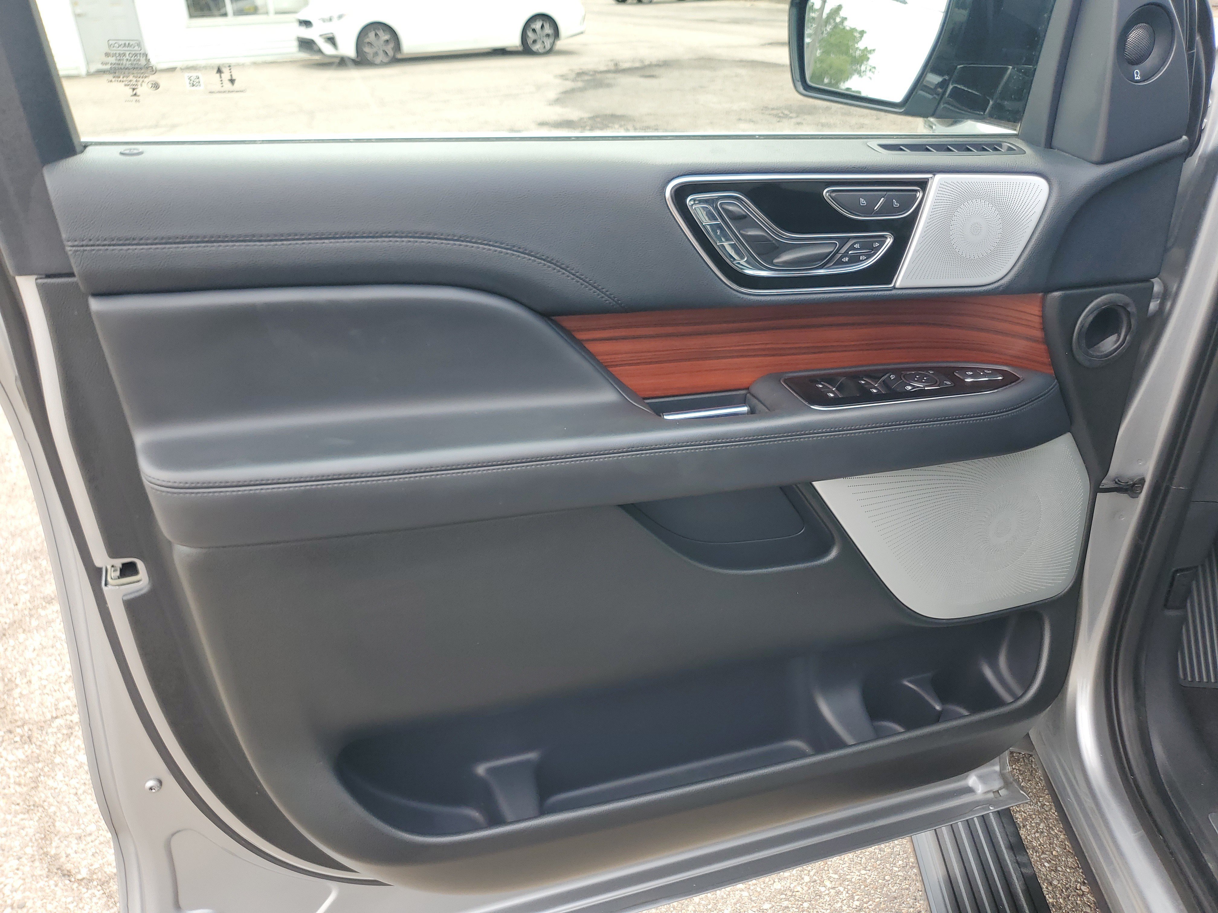 Used 2024 Lincoln Navigator Reserve AWD/4WD image 10
