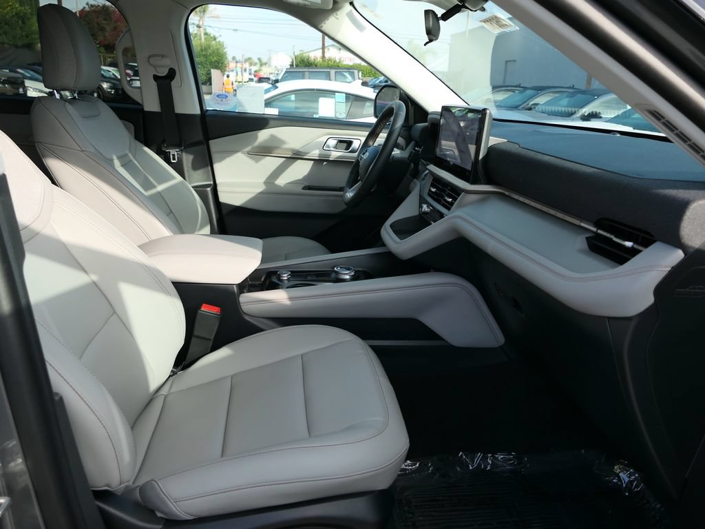 Used 2026 Ford Explorer Active w/ Active Comfort Package RWD image 27