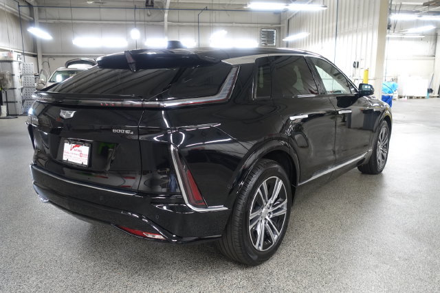 Used 2025 Cadillac Lyriq Luxury w/ LPO, Floor Liner Package AWD/4WD image 7