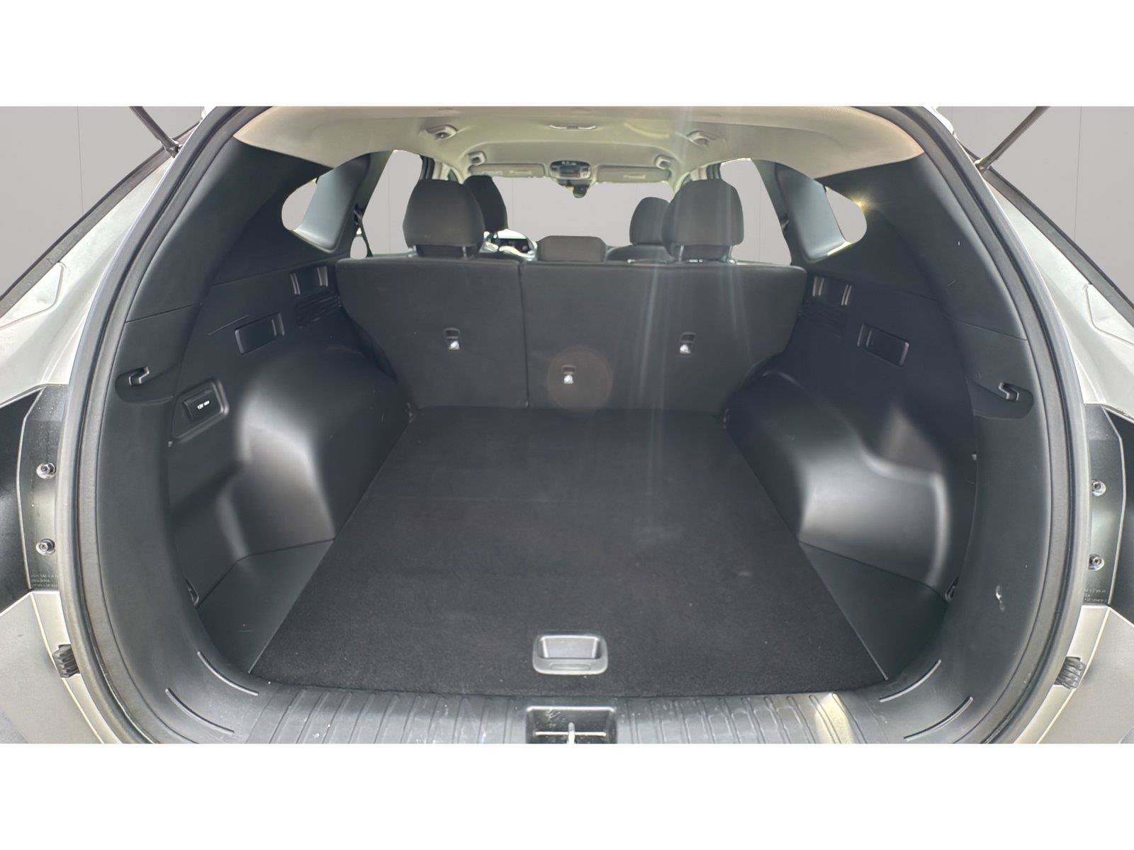 Used 2025 Hyundai Tucson SE FWD image 12