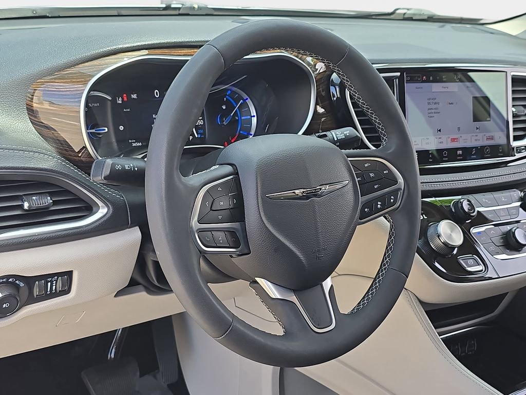 Used 2022 Chrysler Pacifica Limited FWD image 20