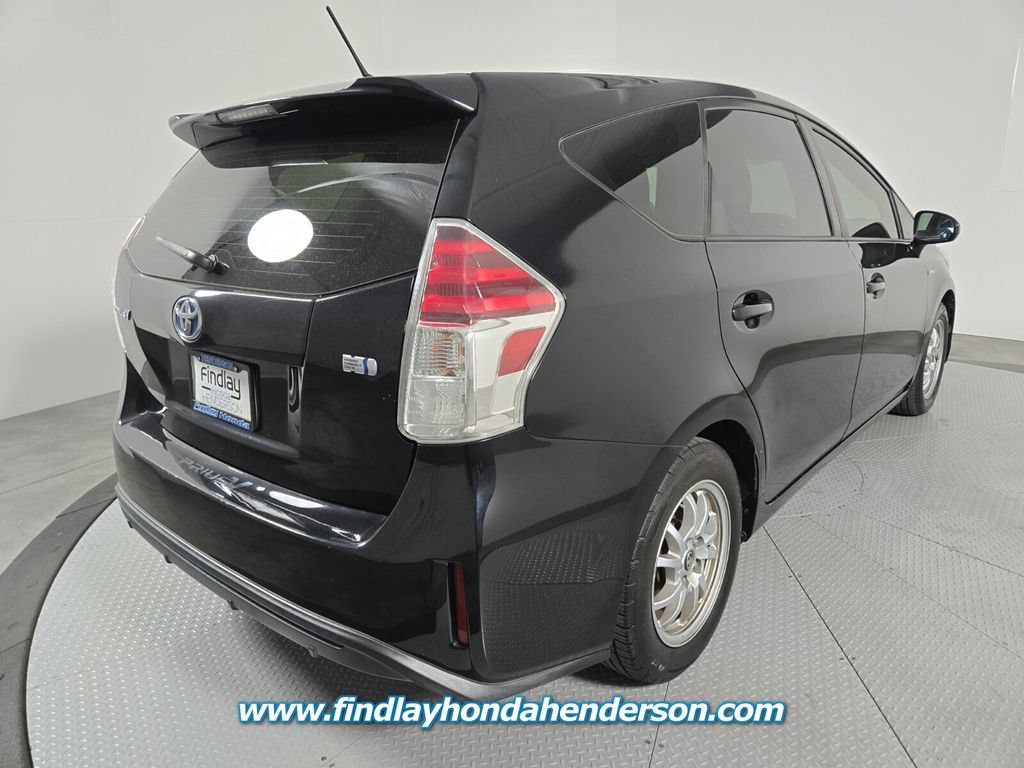 Used 2017 Toyota Prius V Four w/ Carpet Mat Package FWD image 6