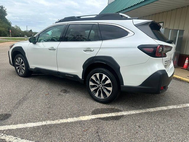 Used 2023 Subaru Outback Touring AWD/4WD image 4