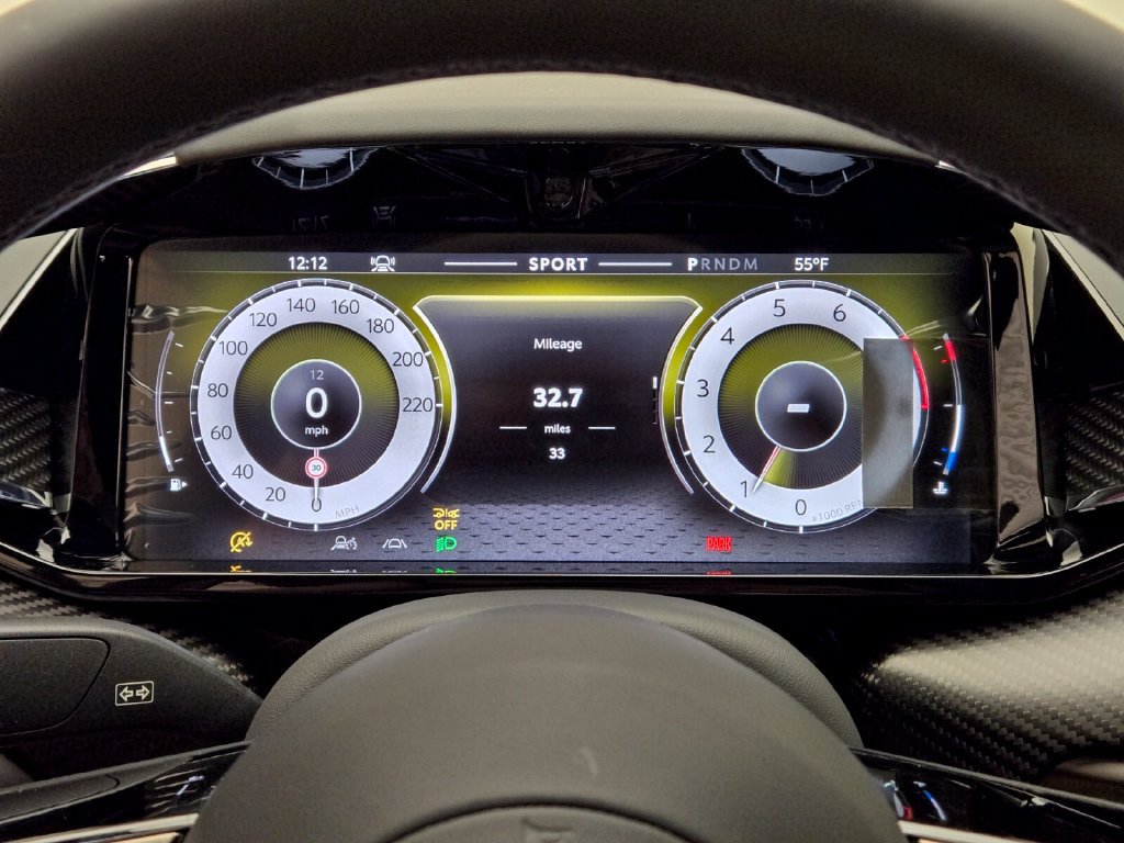 Used 2025 Aston Martin V8 Vantage Coupe RWD image 30