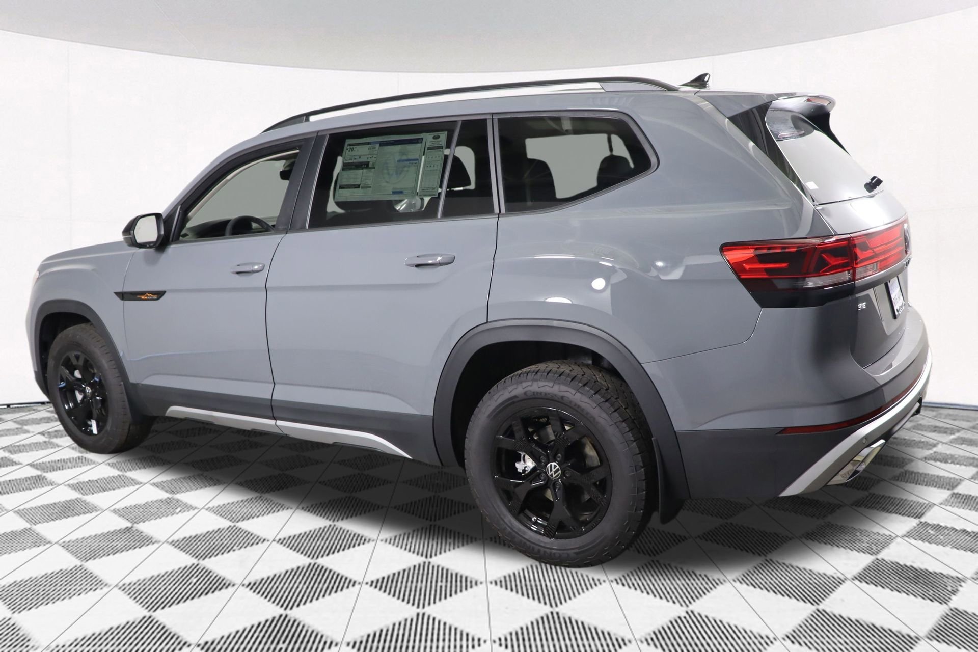 Used 2025 Volkswagen Atlas Peak Edition SE image 27