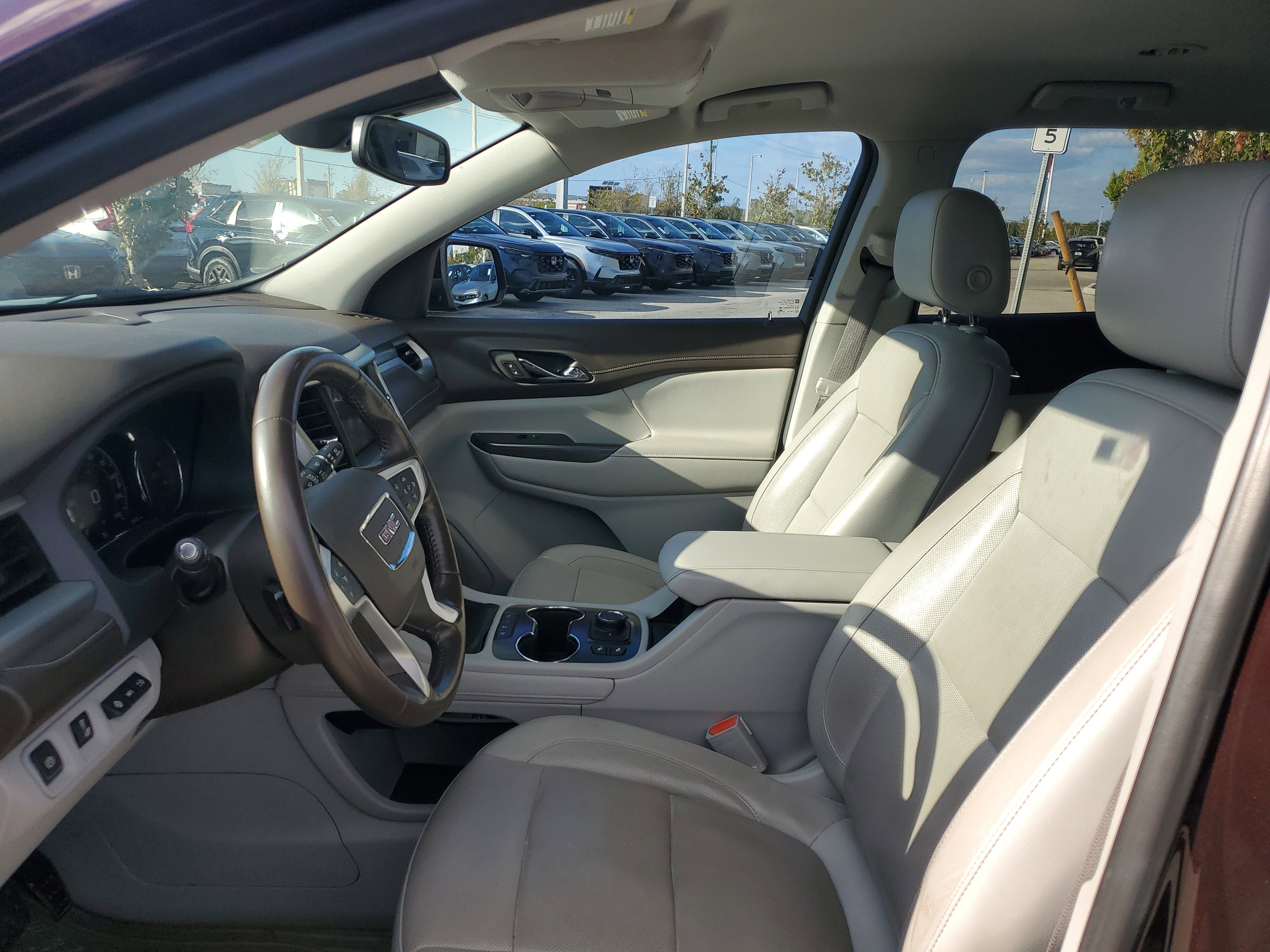 Used 2020 GMC Acadia SLT w/ Driver Alert Package II image 26